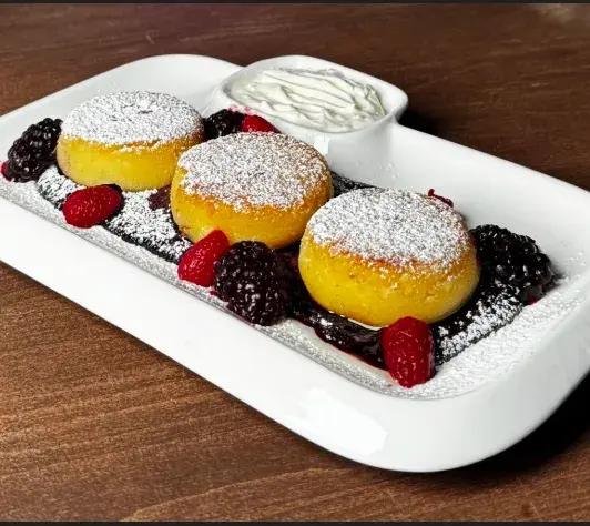 Сирники зі смородиною